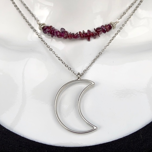 Dark heaven Jewelry - Genuine Garnet chips double layer moon necklace